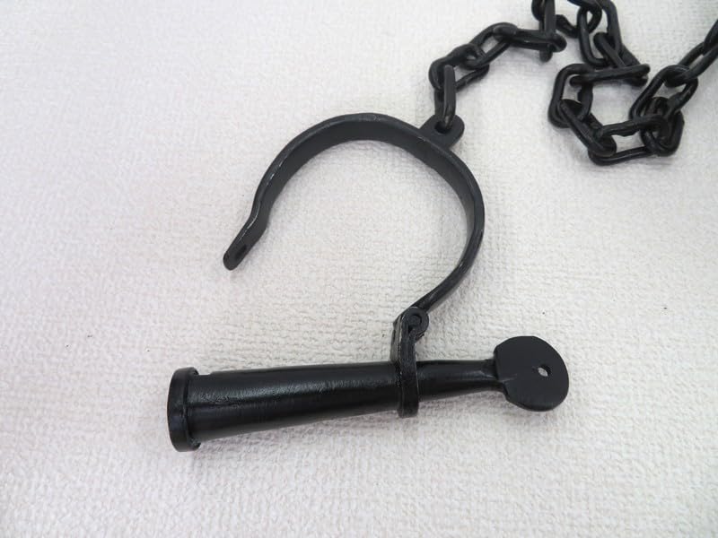 イギリス「ＨＩＡＴＴ」社のアンティーク鉄製ハンドカフ　鍵付き Antique Vintage British Hiatt Hand Cuffs LEG IRONS with Key